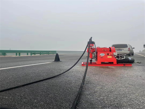 龙山马路路基路面开裂下沉注浆加固灌浆